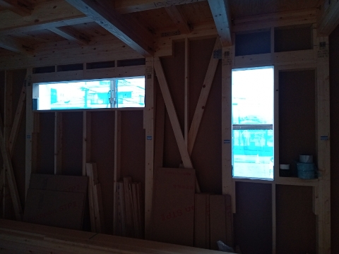 サッシ取り付け