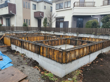 基礎立ち上がり